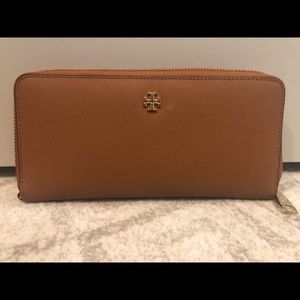 Tory Burch Robinson zip continental wallet